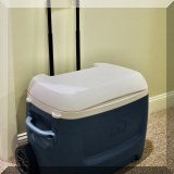 Z07. Igloo rolling cooler. 